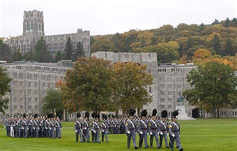 West point academy - Academia Militară "West Point", conform originalului din engleză: [The] United States Military Academy at West Point (cunoscută de asemenea ca USMA, West Point, ori doar ca Army) este o instituție de educație militară de patru ani servind ca o academie federală, ce se găsește în localitatea West Point, statul american New York.Fondată în 1802, USMA este cea mai veche …